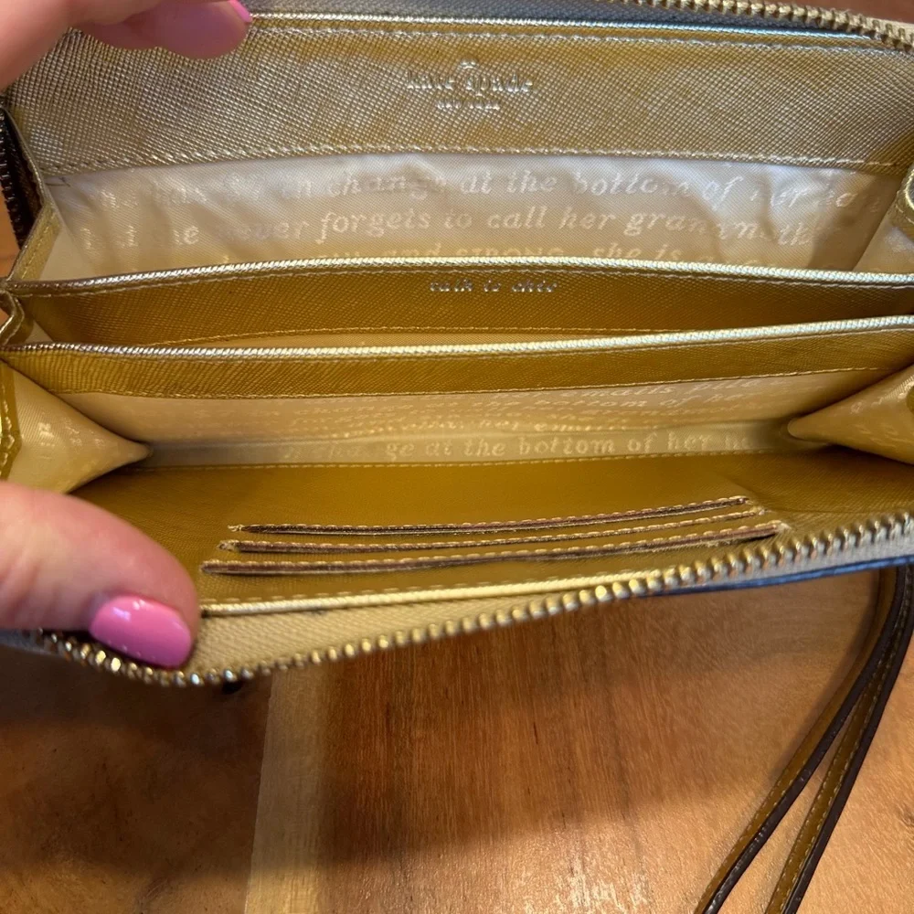 Kate Spade New York Talk Is Chic Saffiano Leather Wallet in Gold‎